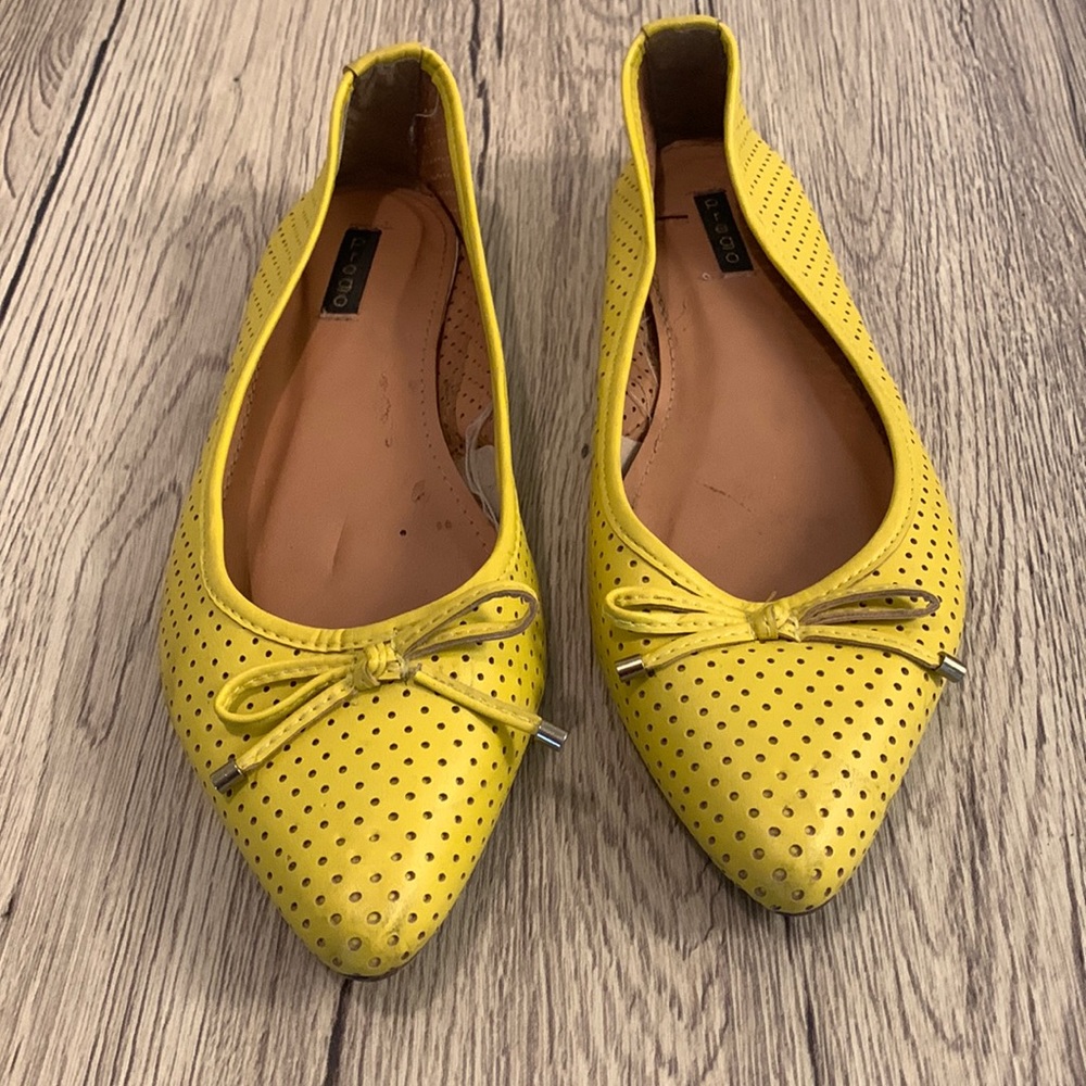 Yellow loafer. Size 7